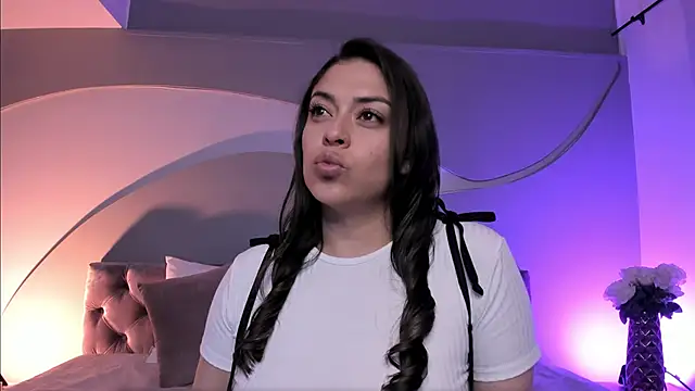 Snapshot of Nicolle_W chatting on February 2025 11:55:02 AM Nicolle W online show from February 2025 11:55:02 AM