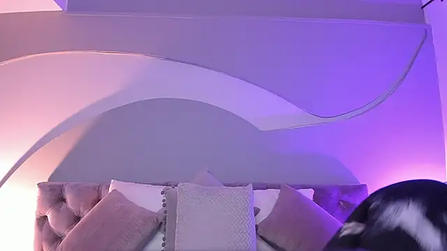 Snapshot of Nicolle_W chatting on February 2025 11:45:02 AM Nicolle W online show from February 2025 11:45:02 AM