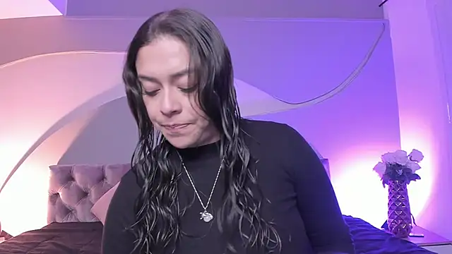 Snapshot of Nicolle_W chatting on February 2025 11:54:01 AM Nicolle W online show from February 2025 11:54:01 AM