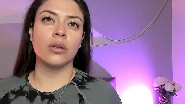 Snapshot of Nicolle_W chatting on March 2025 11:55:02 AM Nicolle W online show from March 2025 11:55:02 AM