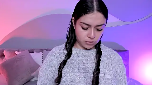 Snapshot of Nicolle_W chatting on March 2025 12:02:02 PM Nicolle W online show from March 2025 12:02:02 PM