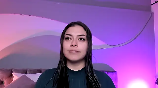 Snapshot of Nicolle_W chatting on March 2025 12:00:01 PM Nicolle W online show from March 2025 12:00:01 PM