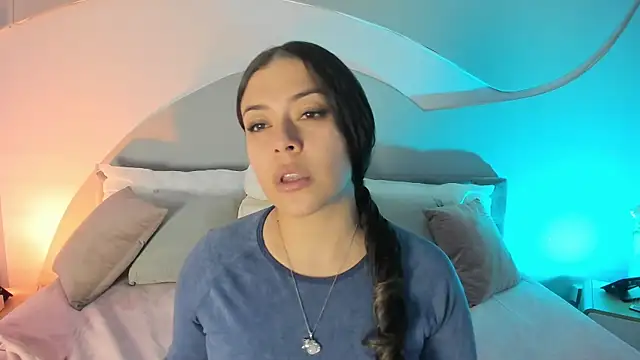 Snapshot of Nicolle_W chatting on September 2025 12:05:02 PM Nicolle W online show from September 2025 12:05:02 PM