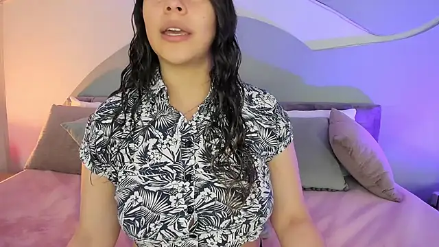 Snapshot of Nicolle_W chatting on September 2025 02:46:02 AM Nicolle W online show from September 2025 02:46:02 AM