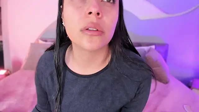 Snapshot of Nicolle_W chatting on September 2025 11:45:01 AM Nicolle W online show from September 2025 11:45:01 AM