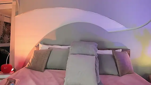 Snapshot of Nicolle_W chatting on October 2025 11:50:02 AM Nicolle W online show from October 2025 11:50:02 AM