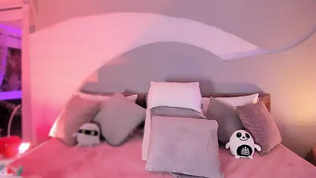 Snapshot of Nicolle_W chatting on October 2025 11:51:02 AM Nicolle W online show from October 2025 11:51:02 AM