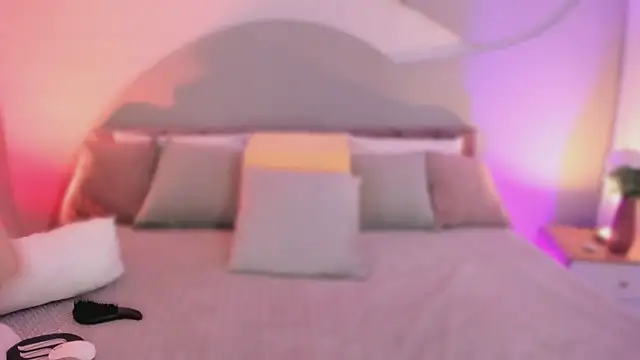 Snapshot of Nicolle_W chatting on November 2025 12:50:02 PM Nicolle W online show from November 2025 12:50:02 PM