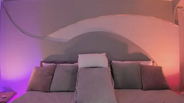 Snapshot of Nicolle_W chatting on November 2025 11:43:02 AM Nicolle W online show from November 2025 11:43:02 AM