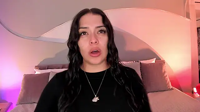 Snapshot of Nicolle_W chatting on November 2025 11:43:02 AM Nicolle W online show from November 2025 11:43:02 AM