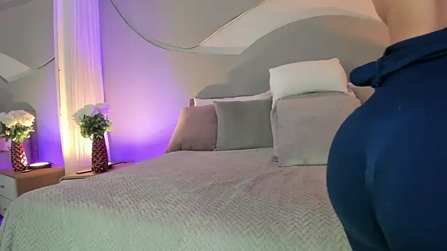 Snapshot of Nicolle_W chatting on November 2025 11:54:01 AM Nicolle W online show from November 2025 11:54:01 AM