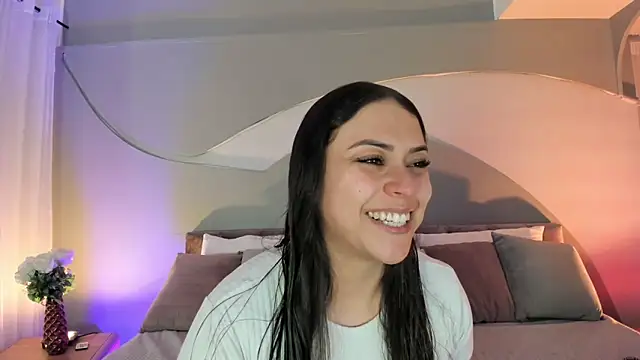 Snapshot of Nicolle_W chatting on November 2025 11:54:01 AM Nicolle W online show from November 2025 11:54:01 AM