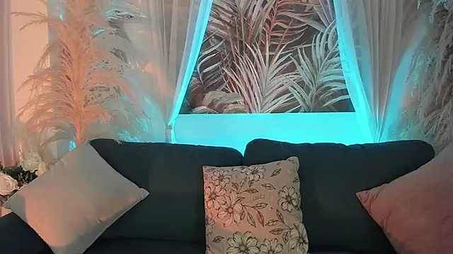 Snapshot of Nicolle_W chatting on November 2025 11:54:02 AM Nicolle W online show from November 2025 11:54:02 AM