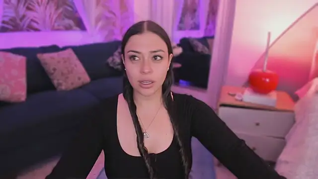 Snapshot of Nicolle_W chatting on November 2025 11:57:02 AM Nicolle W online show from November 2025 11:57:02 AM