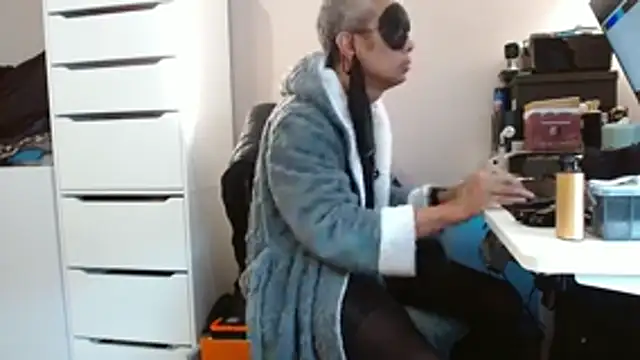 AmateurGuy23 online show from December 2025 04:40:02 AM