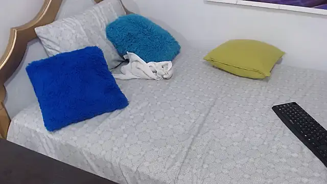 emiliaa hot online show from February 2025 07:52:01 PM