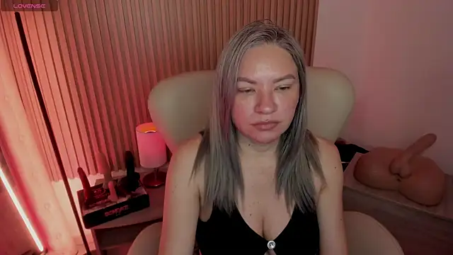 MarianL0ve online show from March 2025 10:57:01 AM