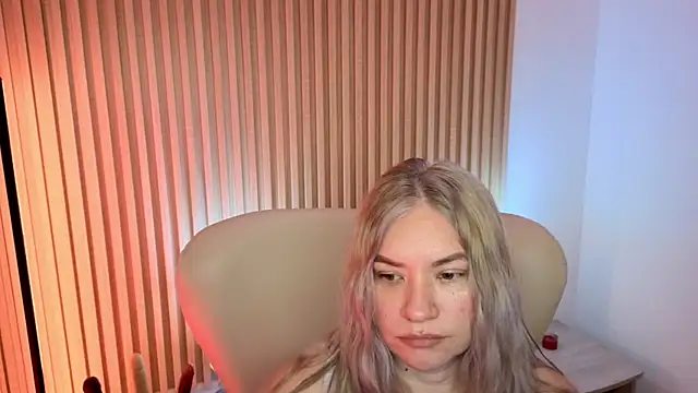 MarianL0ve online show from October 2025 02:47:01 PM