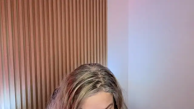 MarianL0ve online show from November 2025 10:37:02 AM