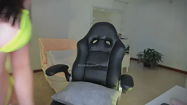 Ally Snow online show from October 2025 11:00:02 AM