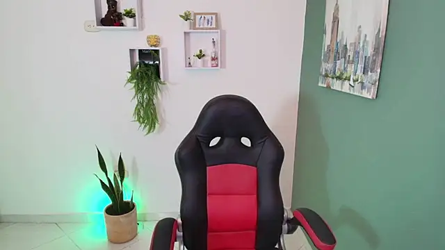 Snapshot of bella_99_ chatting on December 2024 02:42:02 PM bella 99 online show from December 2024 02:42:02 PM