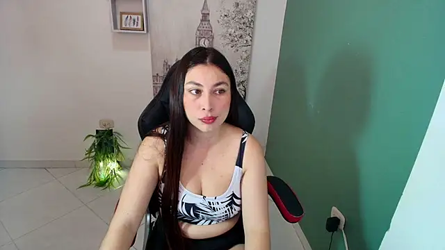 Snapshot of bella_99_ chatting on November 2025 12:28:02 PM bella 99 online show from November 2025 12:28:02 PM