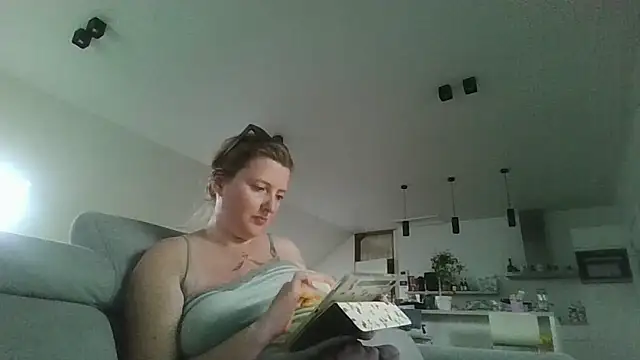 LiquidLeonie online show from May 2026 06:52:01 AM