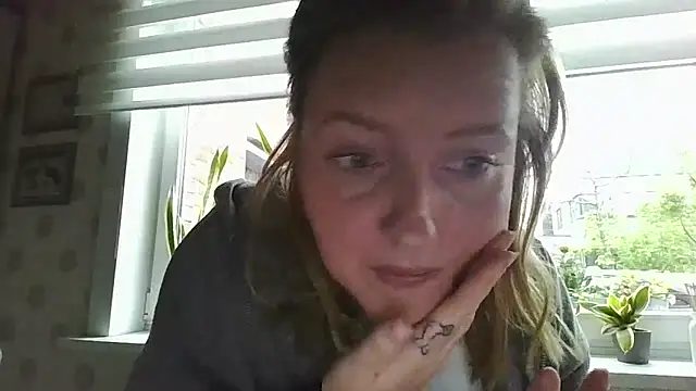 LiquidLeonie online show from May 2026 06:52:01 AM
