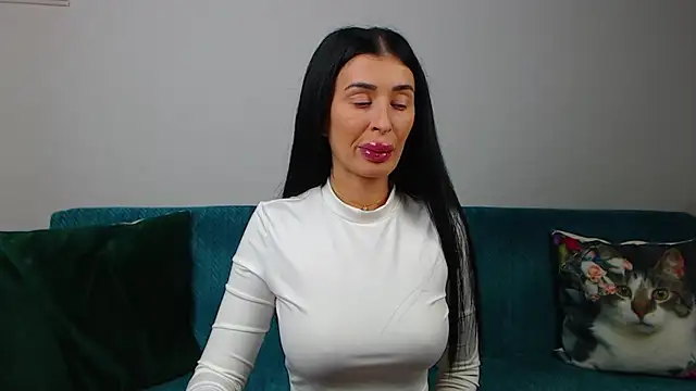 SaraDaisy online show from October 2025 05:22:02 PM