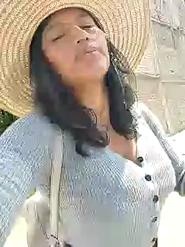 Snapshot of sexi_noemi chatting on February 2025 03:27:01 PM sexi noemi online show from February 2025 03:27:01 PM