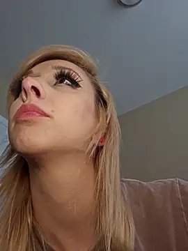 AmethystFoxx online show from April 2026 06:00:01 PM