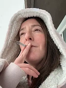 Mini And The Bear online show from February 2026 07:43:01 PM