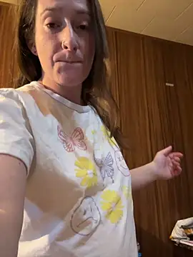 Mini And The Bear online show from March 2026 07:22:02 PM