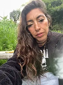 amanilouve online show from April 2026 09:36:02 AM