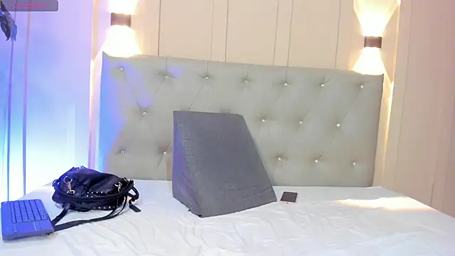 nicol snow online show from January 2025 01:13:01 PM