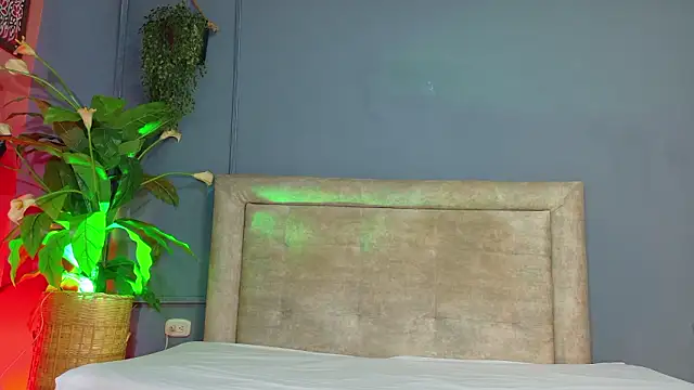 nicol snow online show from March 2026 01:26:01 PM