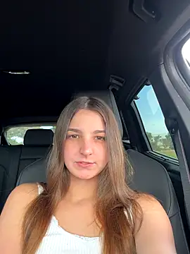 DoriDeluxe66 online show from October 2025 11:00:01 AM