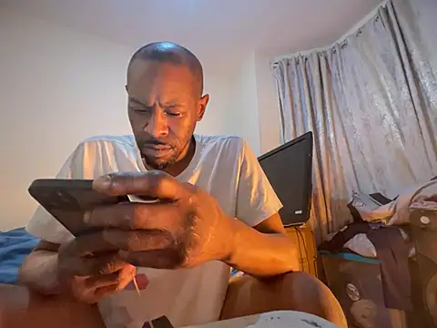 CuzzyB69 online show from March 2025 05:40:02 AM