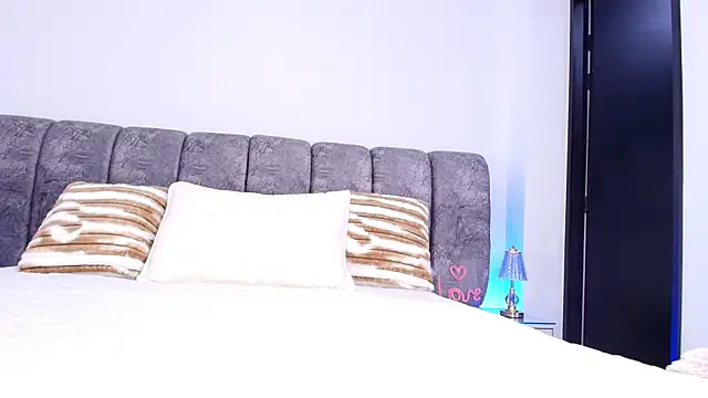 naia blessed online show from November 2025 07:12:01 PM