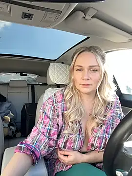 Snapshot of Bondgirl_013 chatting on December 2024 08:34:02 AM Bondgirl 013 online show from December 2024 08:34:02 AM