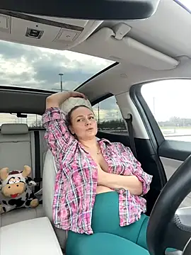 Snapshot of Bondgirl_013 chatting on January 2025 09:28:01 AM Bondgirl 013 online show from January 2025 09:28:01 AM