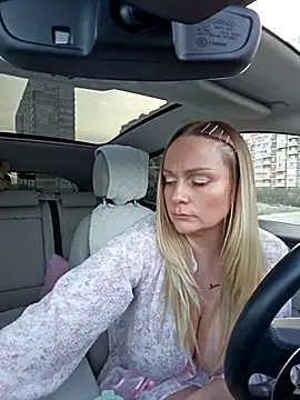 Snapshot of Bondgirl_013 chatting on November 2025 11:43:02 AM Bondgirl 013 online show from November 2025 11:43:02 AM