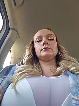 Snapshot of Bondgirl_013 chatting on November 2025 10:04:01 AM Bondgirl 013 online show from November 2025 10:04:01 AM