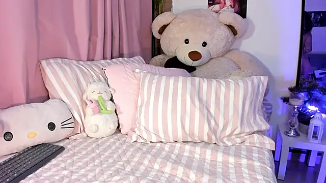 mia angel  online show from April 2026 12:15:01 AM