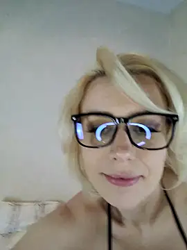 AureliaDoux online show from February 2025 08:21:01 PM