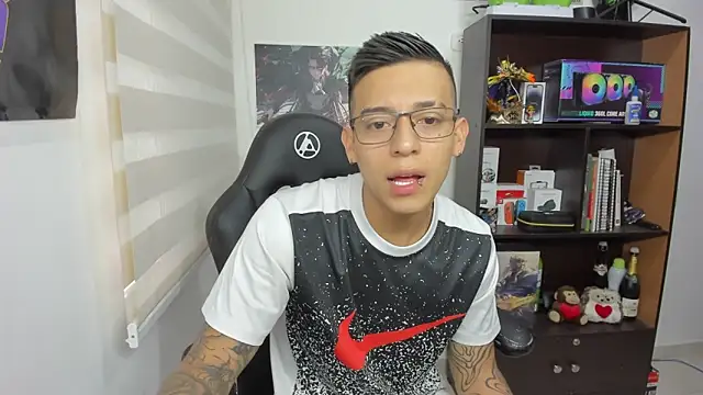 SIXXTOLOVE18 online show from March 2025 04:46:02 PM