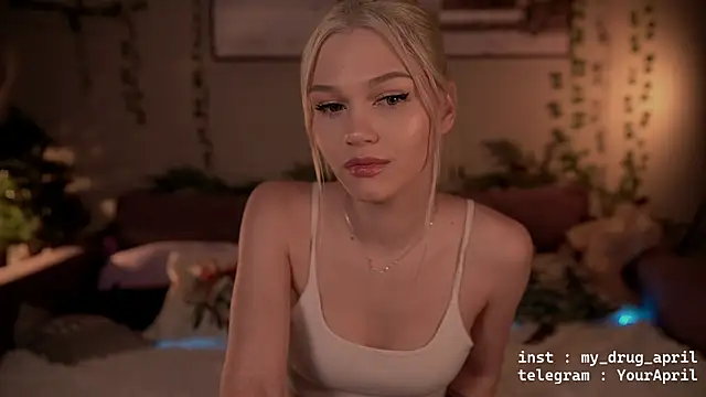 Snapshot of MyApril chatting on December 2024 01:18:01 AM MyApril online show from December 2024 01:18:01 AM