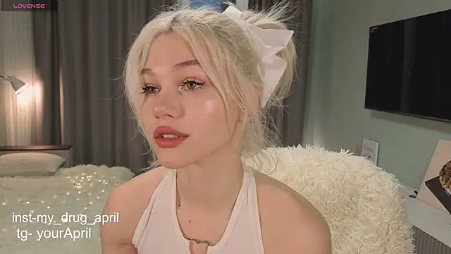 Snapshot of MyApril chatting on November 2025 12:28:01 PM MyApril online show from November 2025 12:28:01 PM