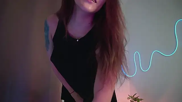 Snapshot of HannaMoom chatting on December 2024 01:26:02 AM HannaMoom online show from December 2024 01:26:02 AM