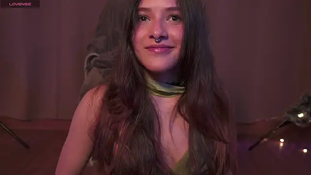 Snapshot of HannaMoom chatting on December 2025 09:41:02 PM HannaMoom online show from December 2025 09:41:02 PM